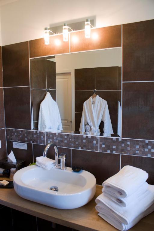 فندق Logis Auberge Cote Jardin Lézignan-Corbières المظهر الخارجي الصورة